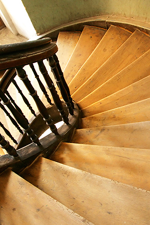 Quelle: Treppe ©Alexey Baranov Parkett abschleifen